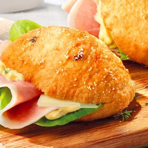 Little deep-fried olive pizzas filled with cooked ham and provolone cheese
