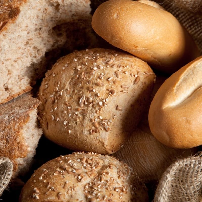 Panini ai cereali, pane bianco, pane integrale