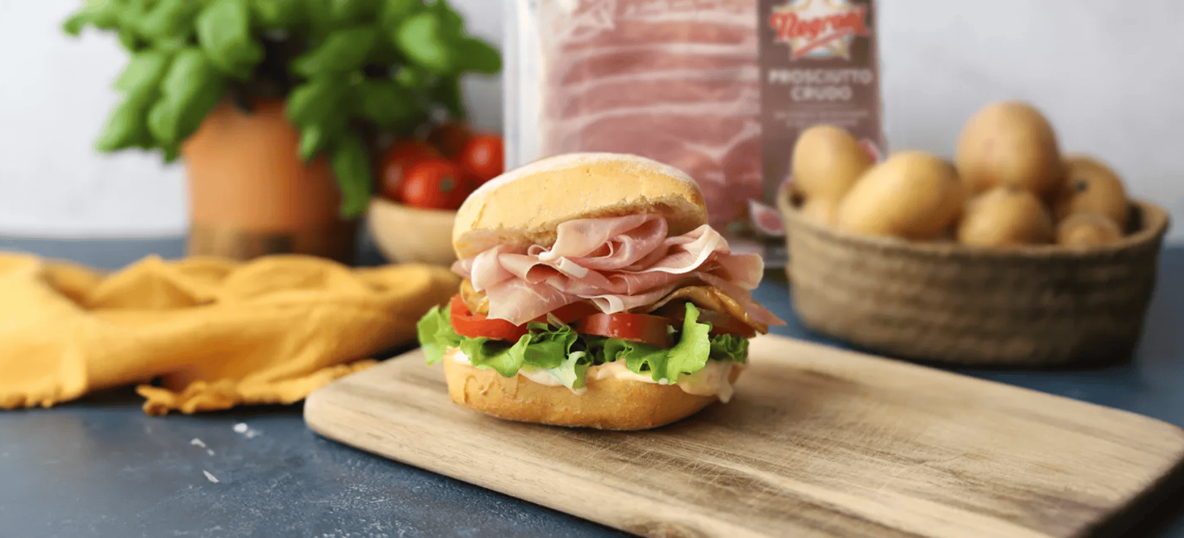 panino con maionese e chips di patate