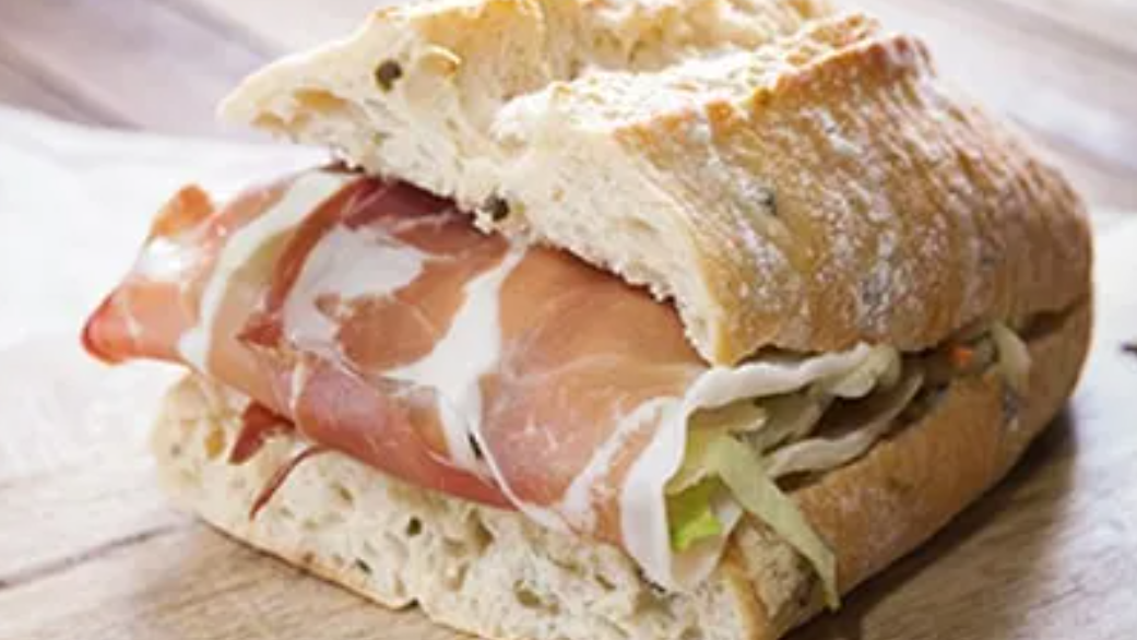 Panino farcito con crudo