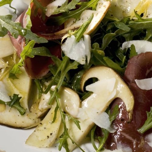 Salade d'hiver a la bresaola et aux champignons