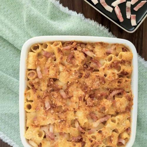 Pasta gratinata con stick di guanciale Negroni e mozzarella