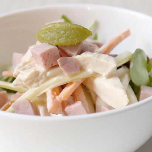 Salade de poulet et des de jambon cuit a la mayonnaise au wasabi