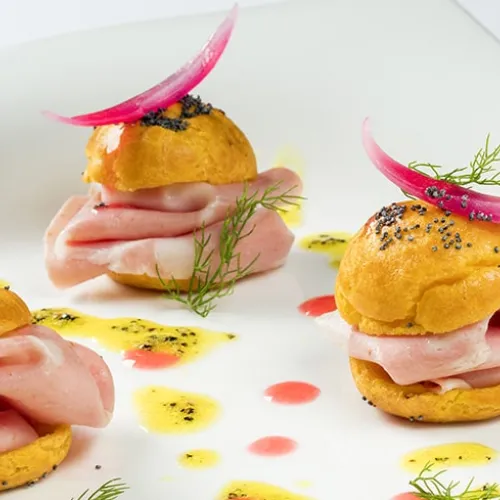 Bignè salati al papavero e mortadella