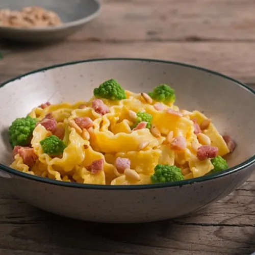 Carbonara ai pinoli e broccolo romano
