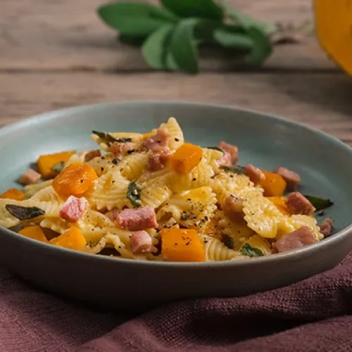 Pasta alla Carbonara con zucca alle erbe aromatiche