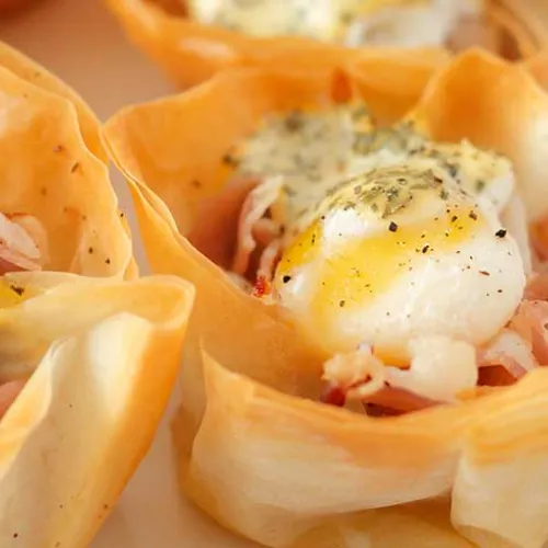 cestini di uova e speck