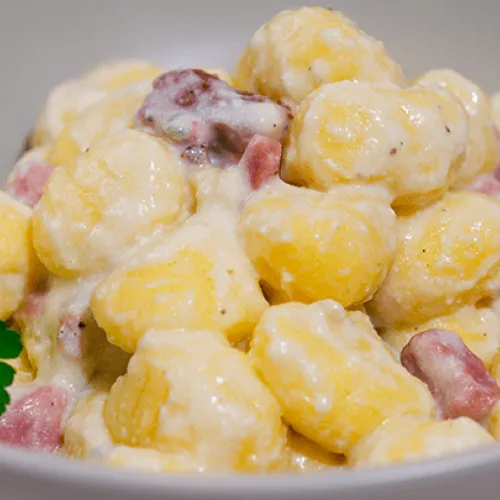 Gnocchi con gorgonzola e pancetta