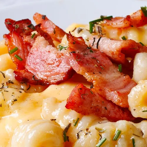 Gnocchi con zafferano, zucchine e pancetta