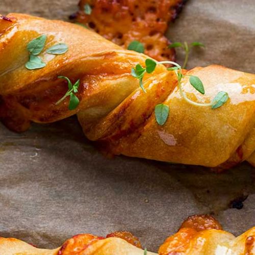 Salami-pizza-flavoured puff-pastry breadsticks 