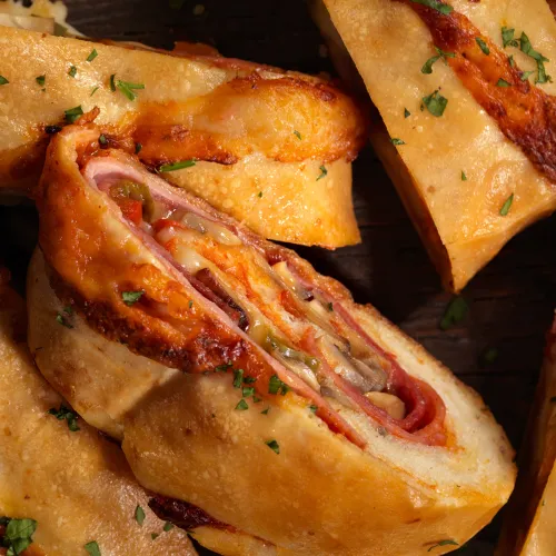 Strudel salato con prosciutto cotto, formaggio e zucchine