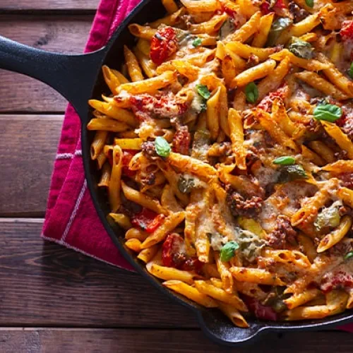 Pasta con scalogno e salsiccia