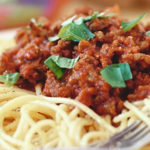 spaghetti conditi con il ragù