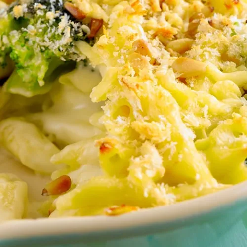 Oven-baked pasta with speck and pistachios