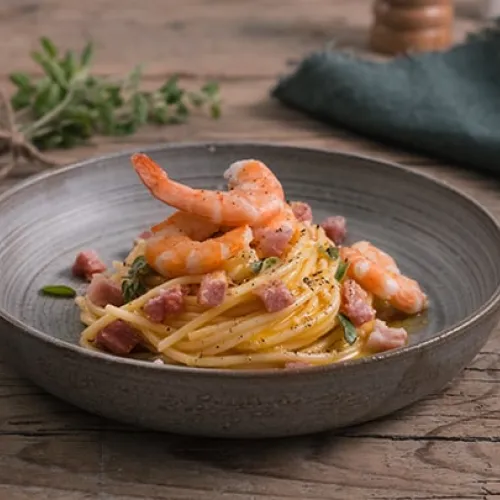 Pasta alla carbonara con i gamberi