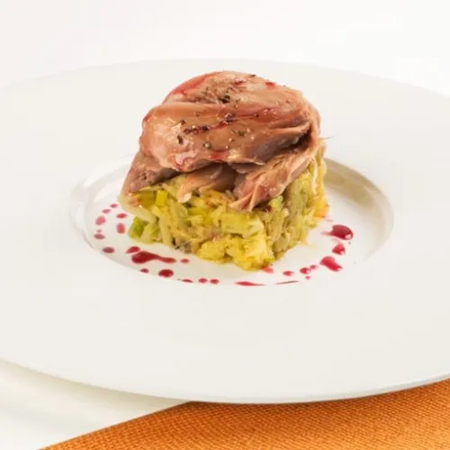 Stinco di prosciutto con verze stufate