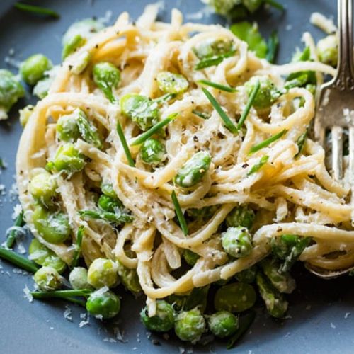 Pasta with fresh broad beans and pancetta