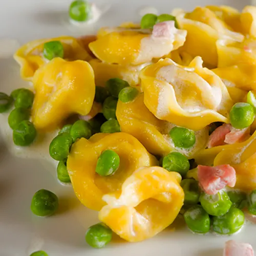Tortellini panna e prosciutto il primo piatto speciale