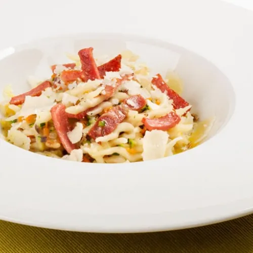 Trofie con speck e scaglie di pecorino