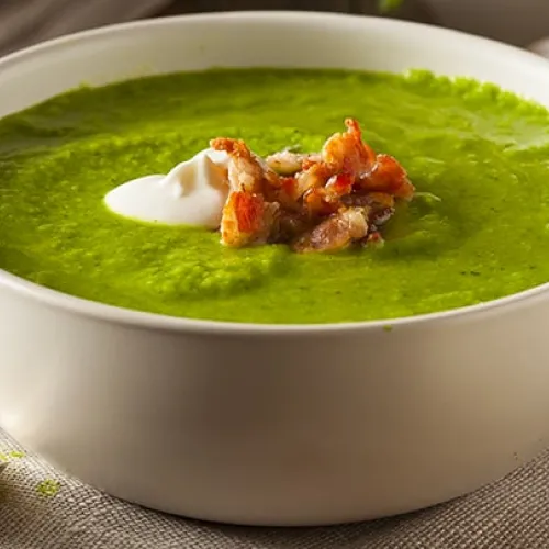 Vellutata di finocchi e piselli con guanciale croccante