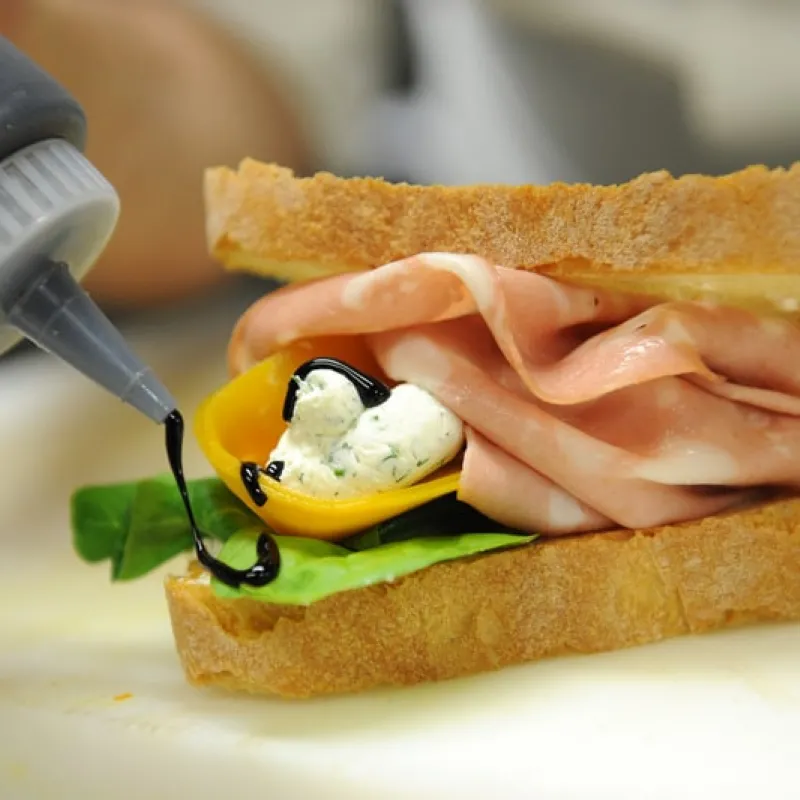 Panino farcito con la mortadella