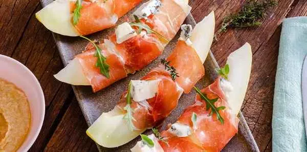 Involtini di melone bianco con Prosciutto Crudo Negroni e formaggio erborinato