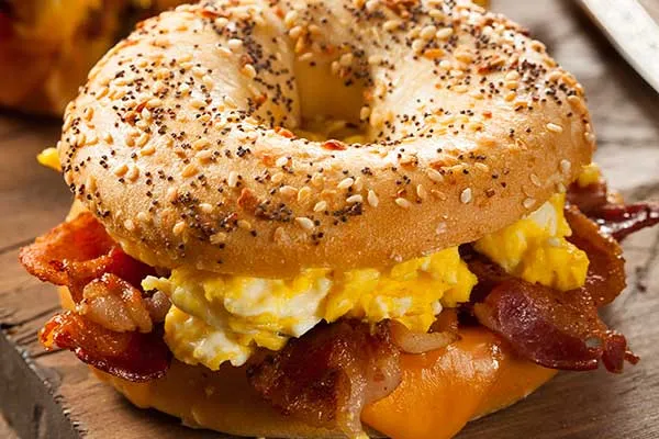 Bagel fatti in casa per brunch all’americana
