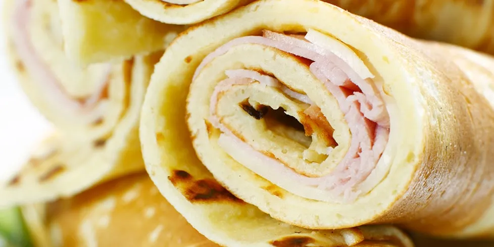 Frittata sottile pronta per essere farcita
